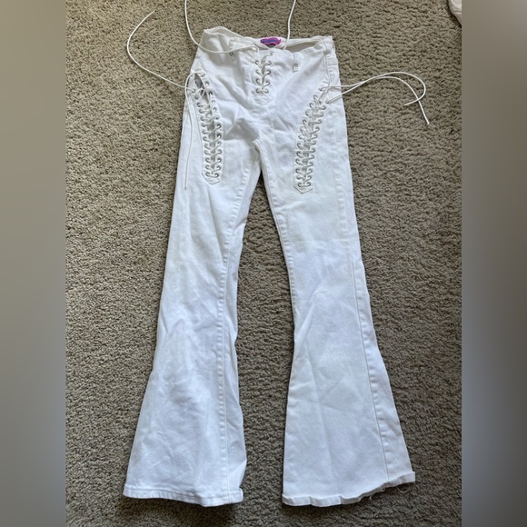 Medium White edikted flared jeans. 🤍 - Picture 1 of 6